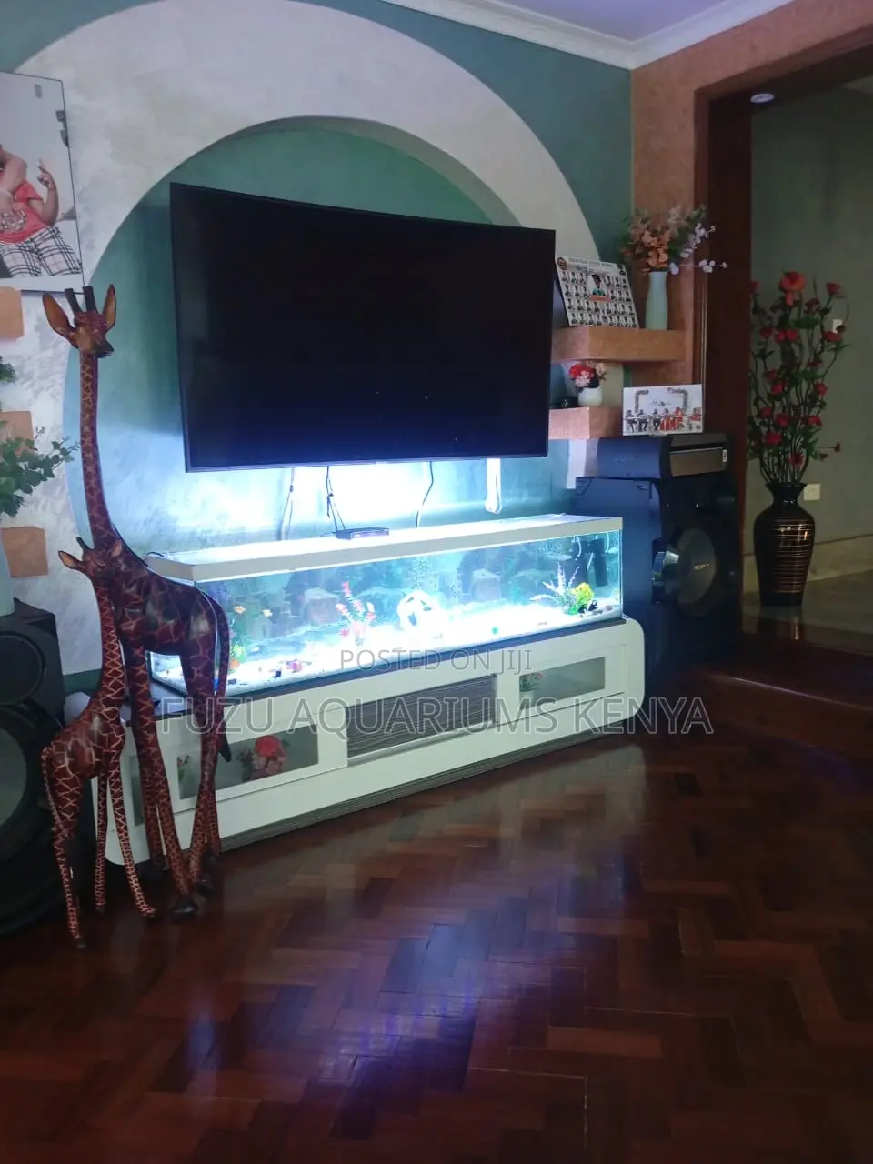 Fully Equipped Aquarium With Pump, Lights Décor