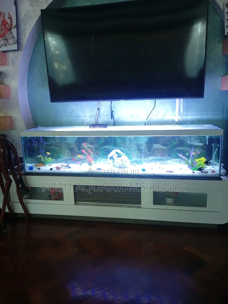 Decorative Wide Aquarium Complete With Light, Fish