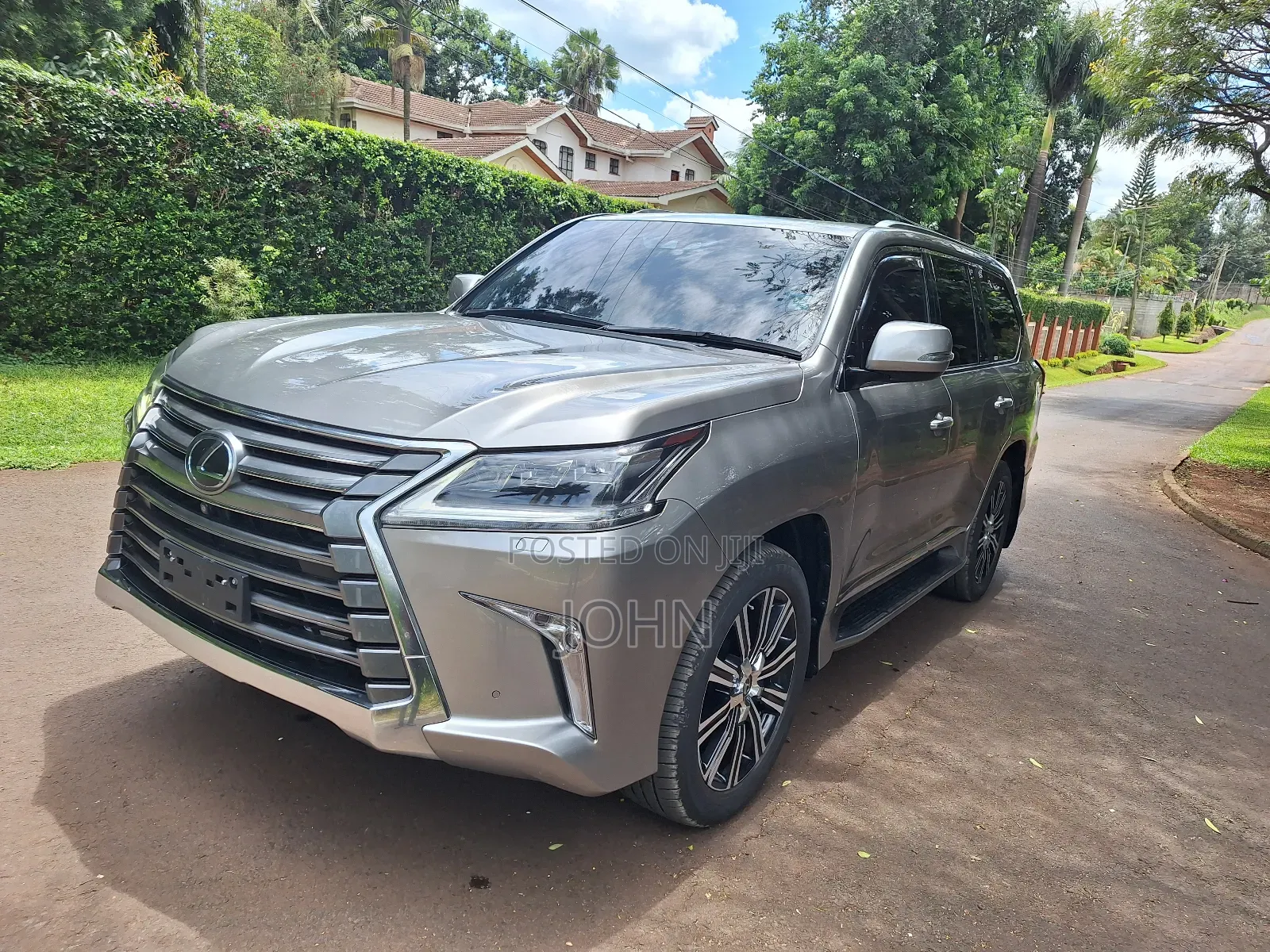 Lexus LX 570 AWD 2017 Gold