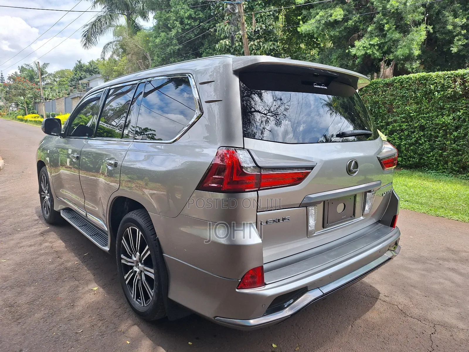 Lexus LX 570 AWD 2017 Gold