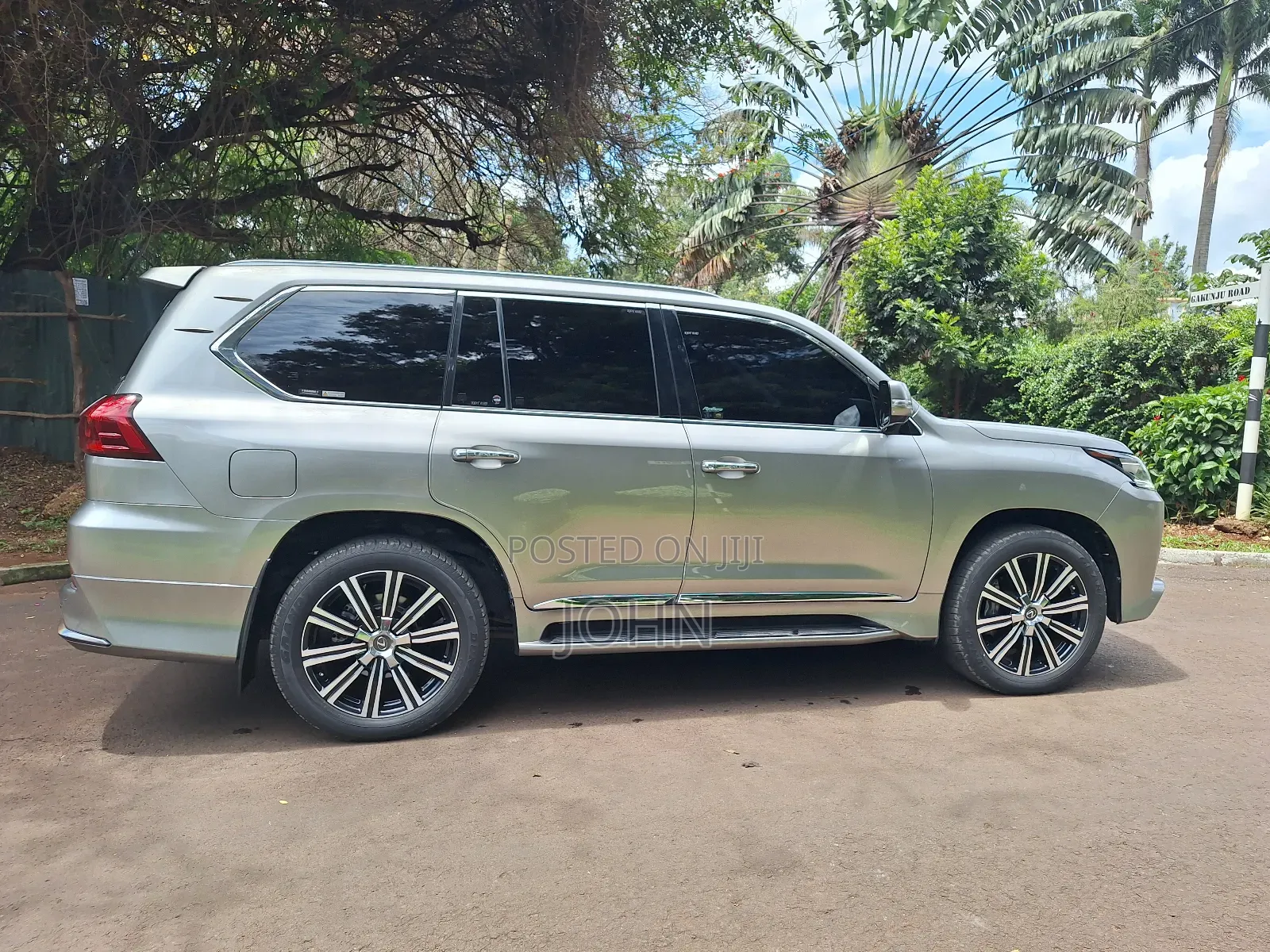 Lexus LX 570 AWD 2017 Gold