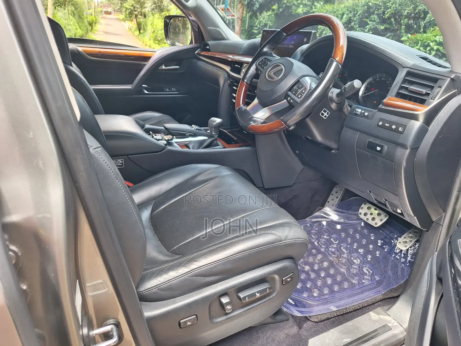 Lexus LX 570 AWD 2017 Gold