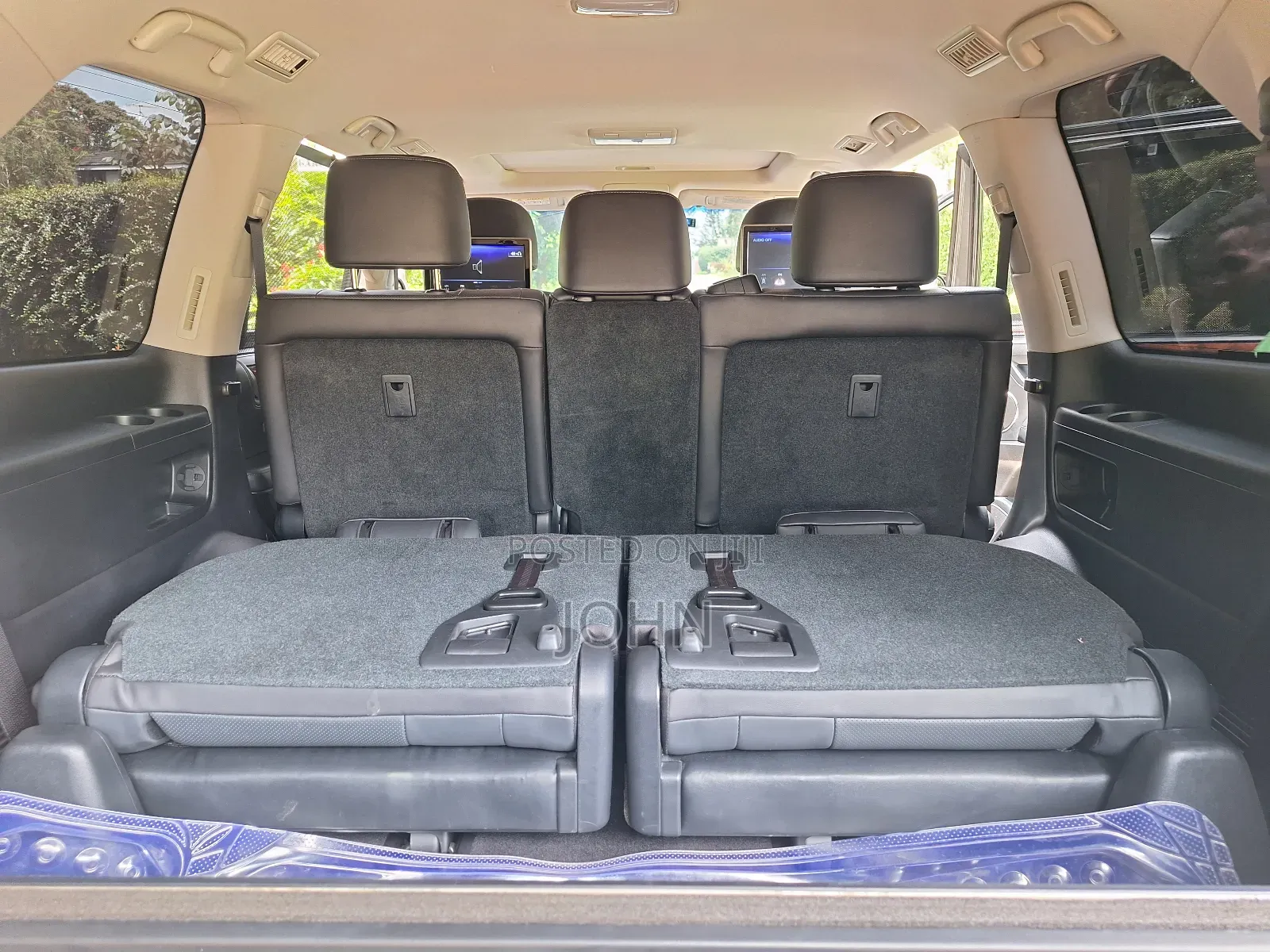 Lexus LX 570 AWD 2017 Gold