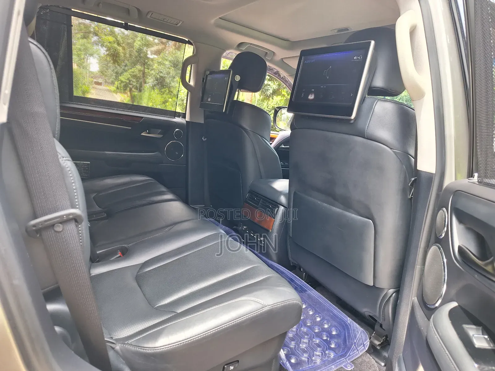 Lexus LX 570 AWD 2017 Gold