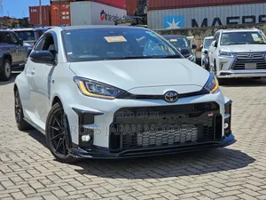 Toyota Yaris 2021 Pearl