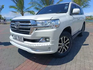 Toyota Land Cruiser 2018 White