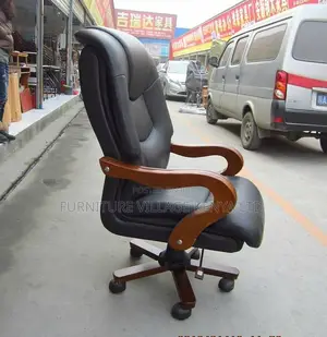 Office Chair:Executive Style Swivel Leadership Leather Chair