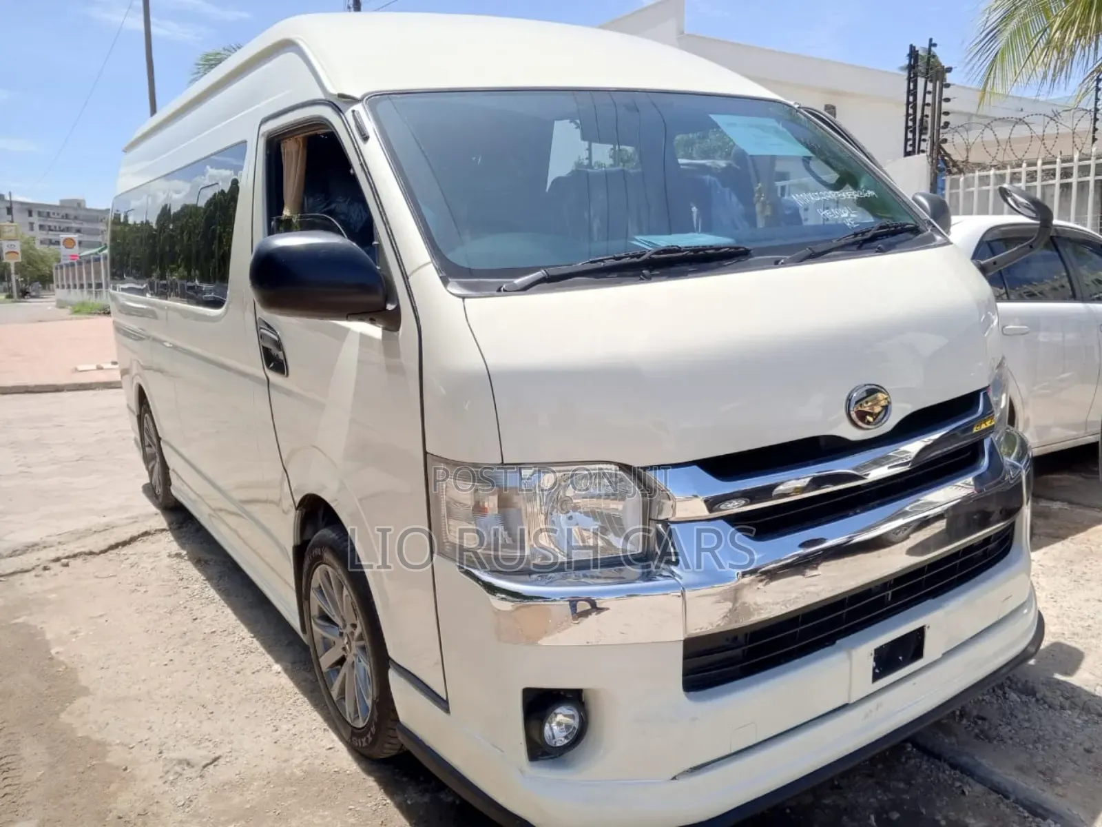 Toyota HiAce 2018 White