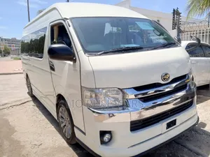 Toyota HiAce 2018 White