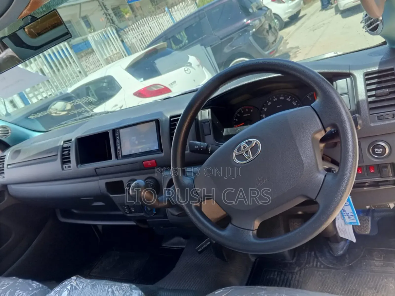 Toyota HiAce 2018 White