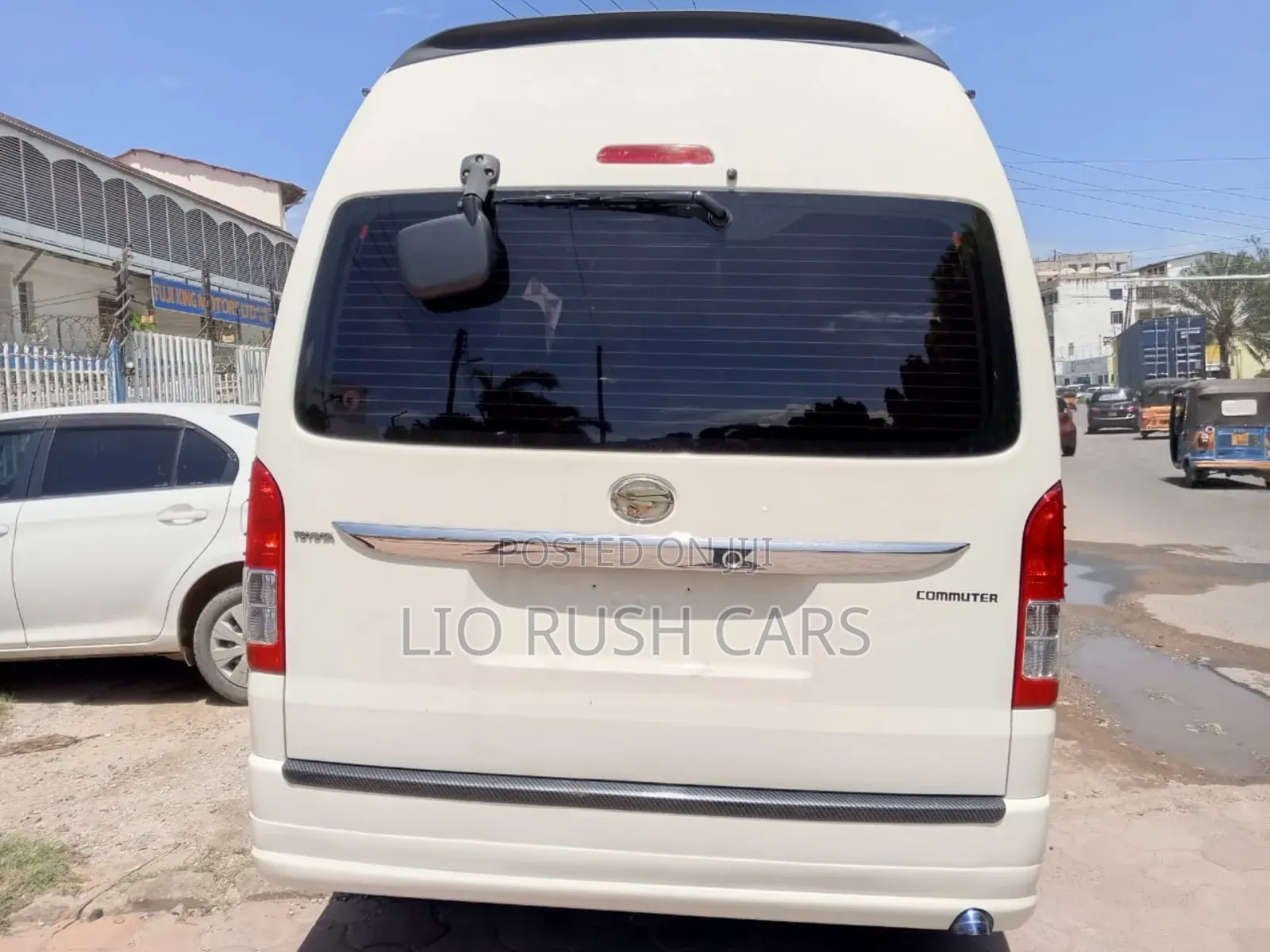 Toyota HiAce 2018 White