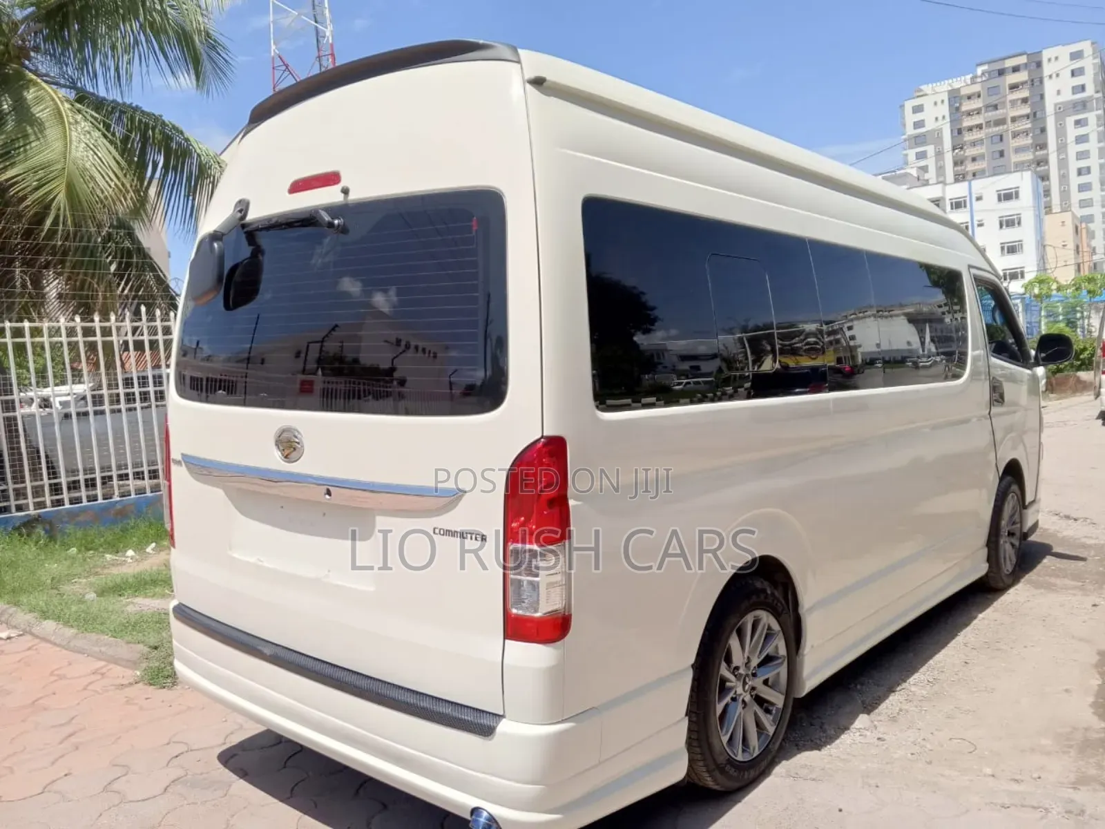 Toyota HiAce 2018 White