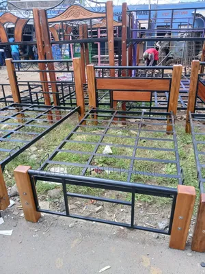 Modern Metallic Bed 4 By 6 Fitt