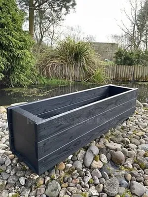 Earthy Edge Planters