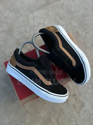 Skater Vans Black White Sole