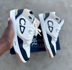 Christian Dior's Mid-Top
Sizes 39-45