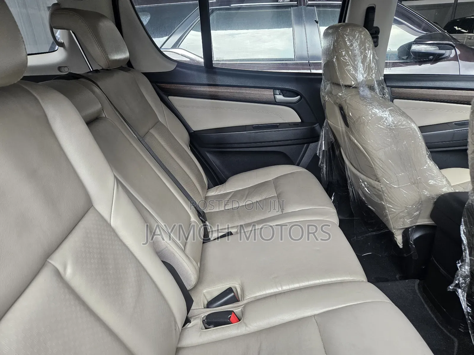 Isuzu MU-X 2017 Brown