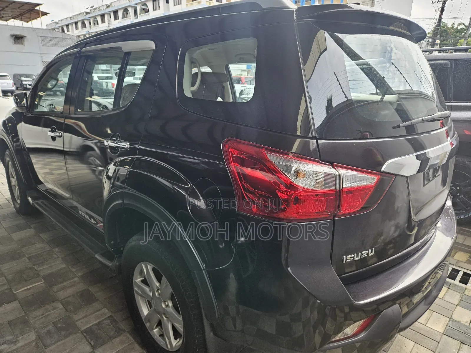 Isuzu MU-X 2017 Brown