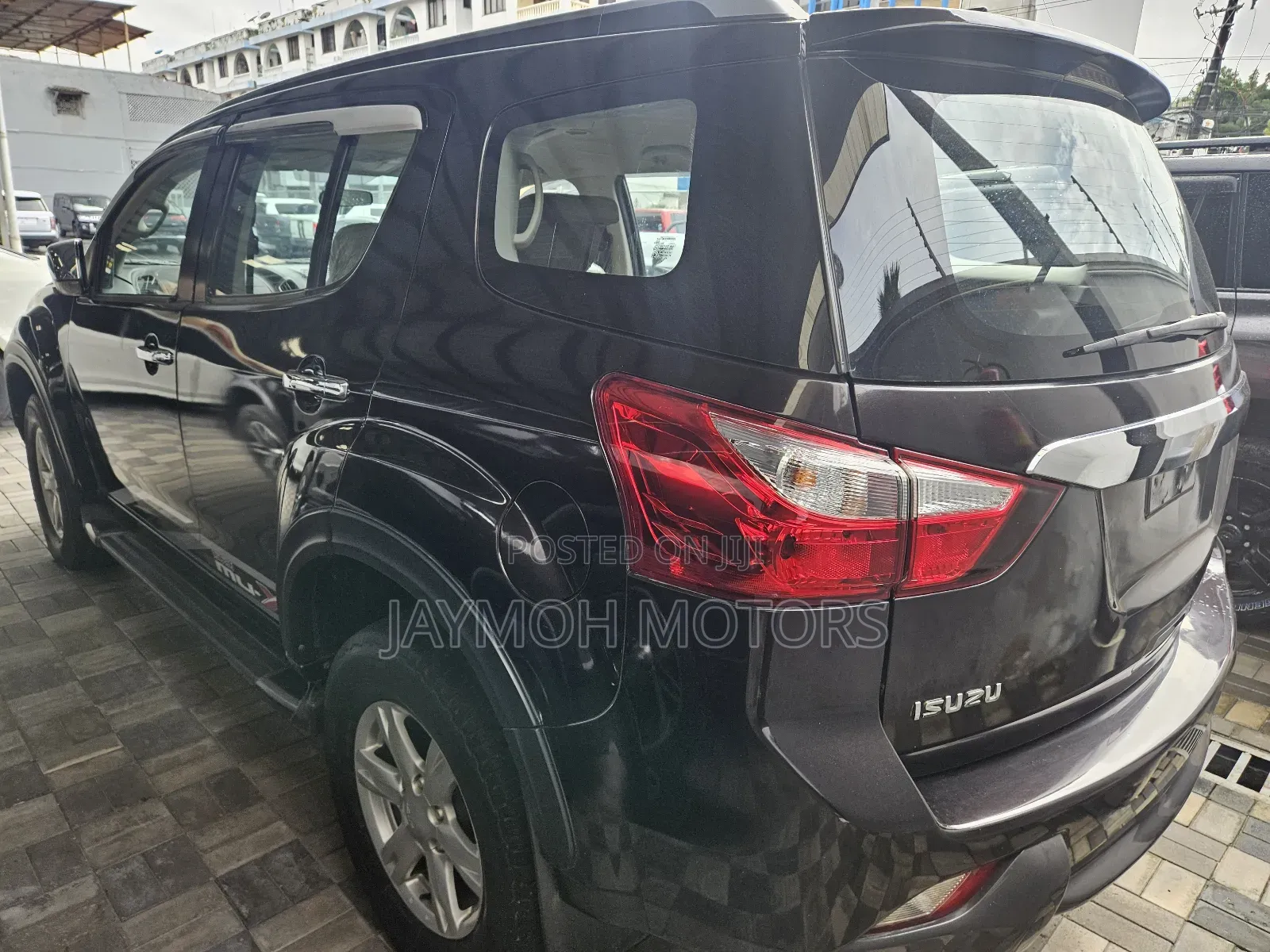 Isuzu MU-X 2017 Brown