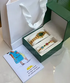 Gold Watch With Green Detail Gift Pack