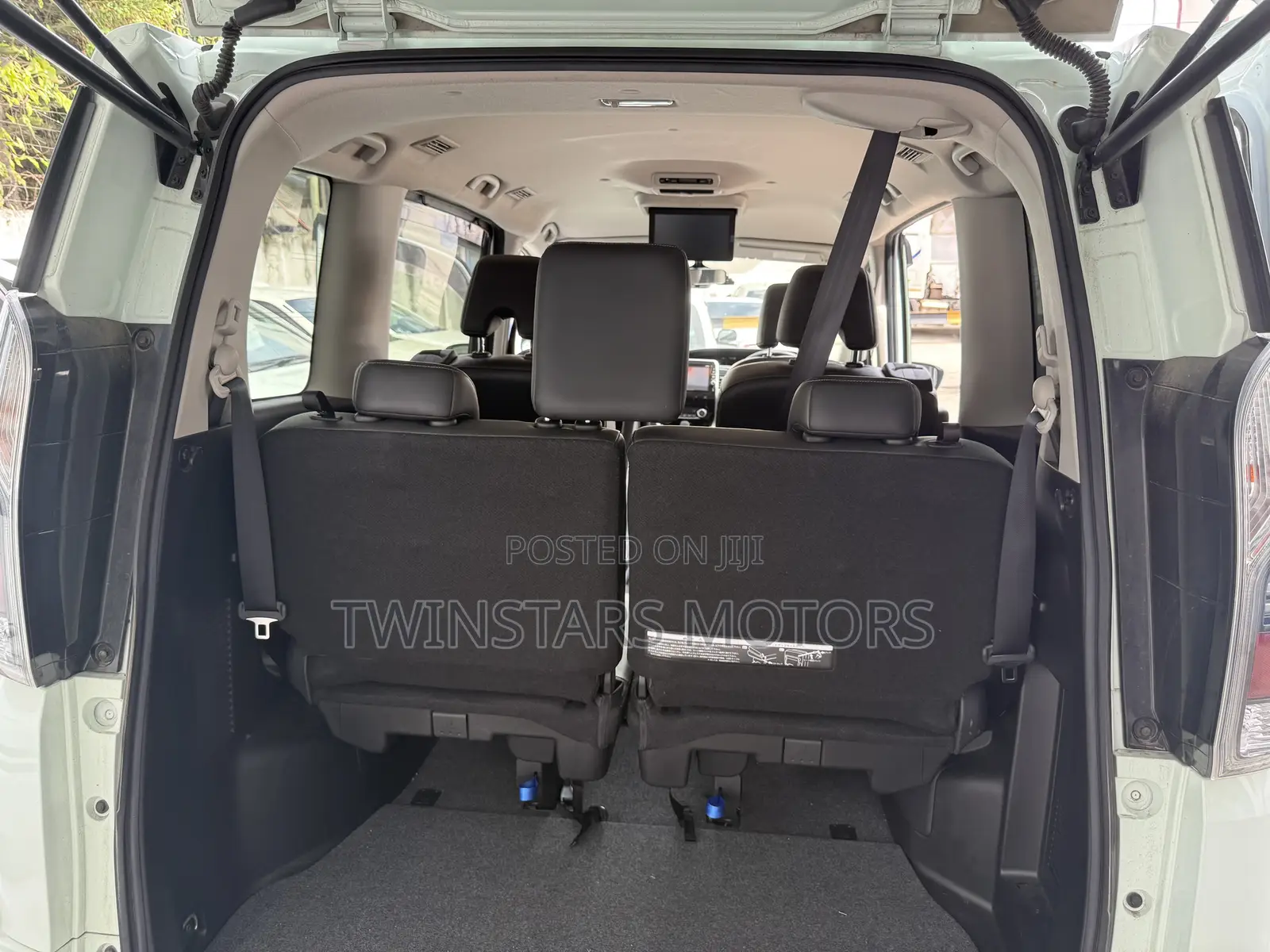 Nissan Serena 2019 White