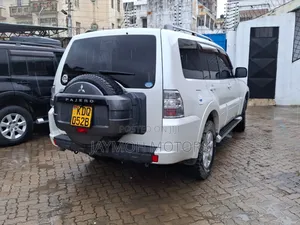 Mitsubishi Pajero 2017 White