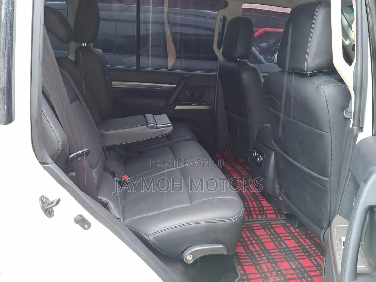 Mitsubishi Pajero 2017 White