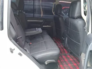 Mitsubishi Pajero 2017 White