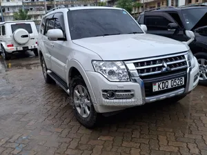 Mitsubishi Pajero 2017 White