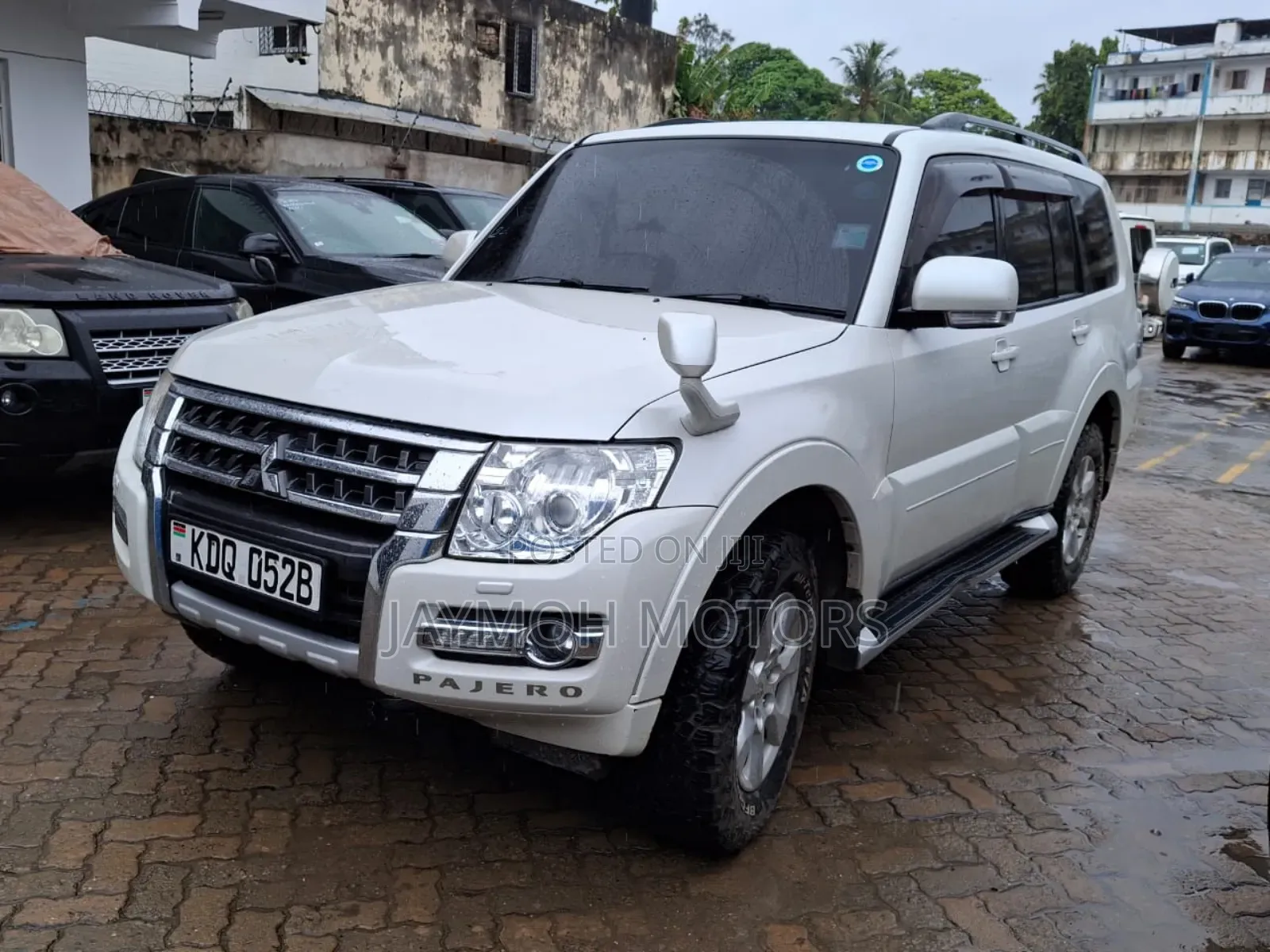 Mitsubishi Pajero 2017 White