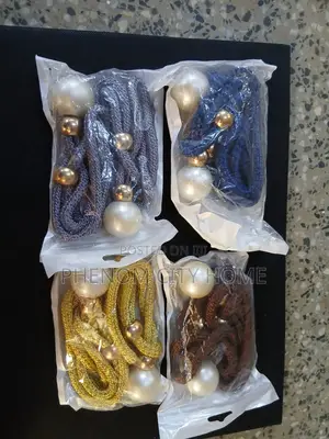 Simple Moden Curtain Hoders Available