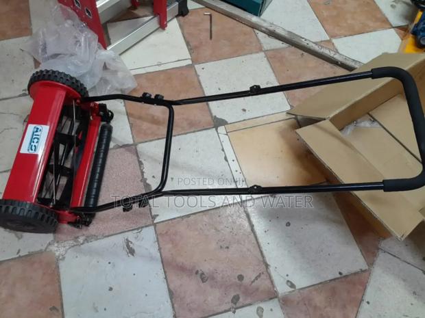 Handpush Manual Lawn Mower Adjustable Cutting Height 16" - main view