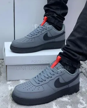 Nike Grey Fashioned Sneakers 678ik