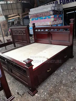 5x6 Royal Carved Wooden Bed