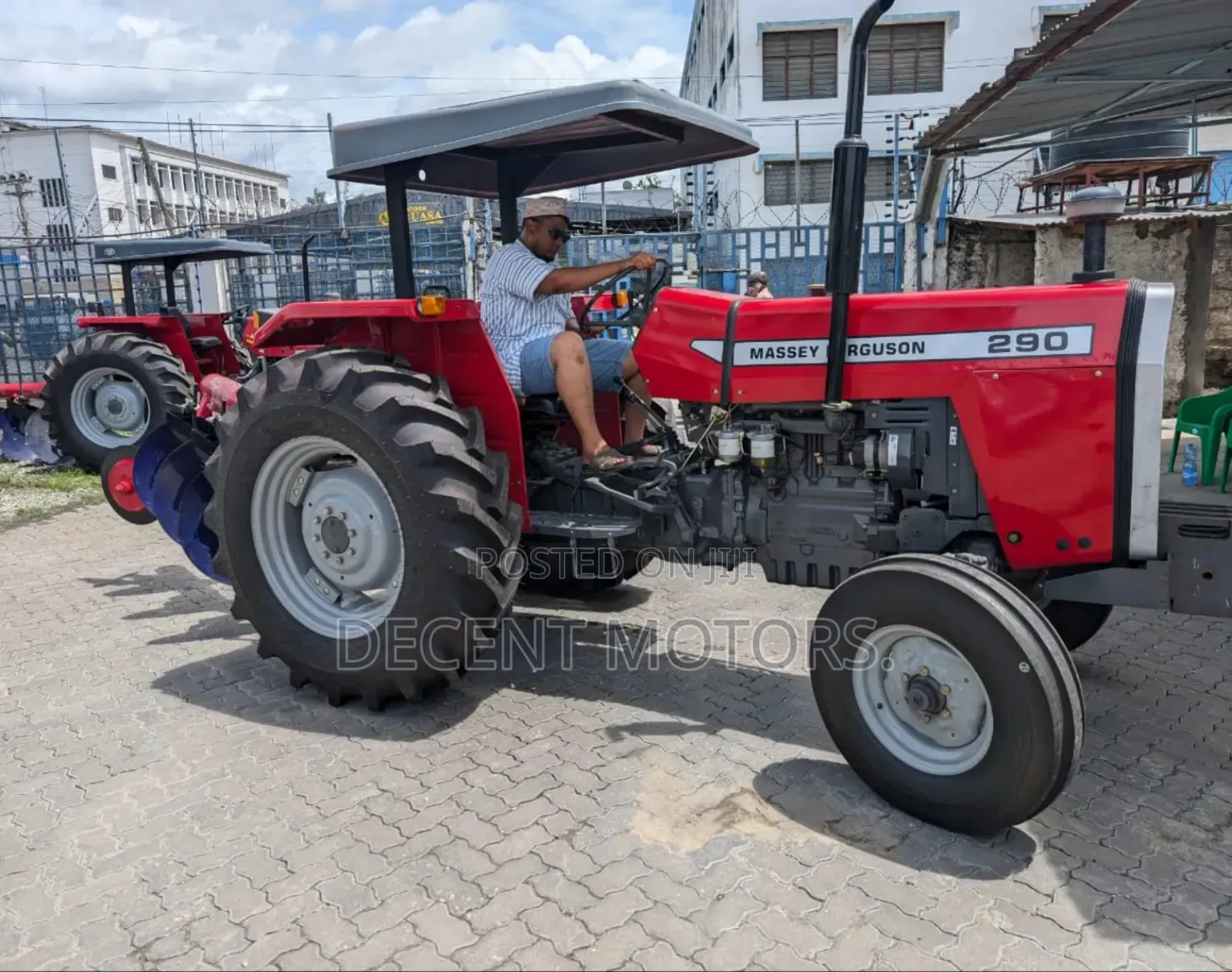 Tractor 290