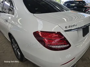 Mercedes-Benz E220 2019 Off white