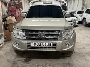 Mitsubishi Pajero V90 3.2 DI-D 2014 Gray