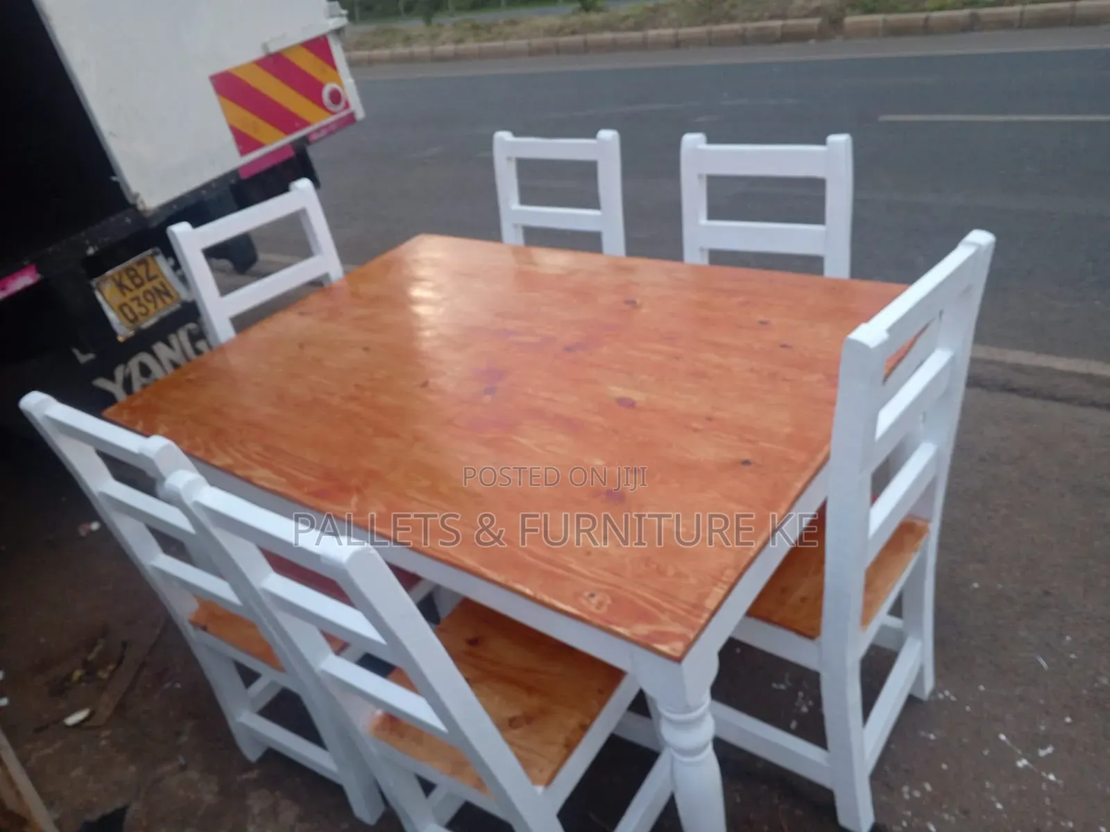 Oakmist Dining Set