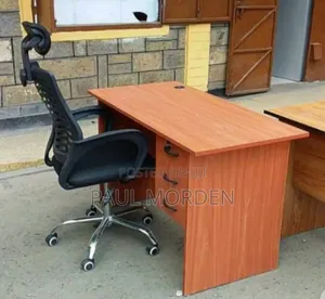 Office Desk With a Office Table