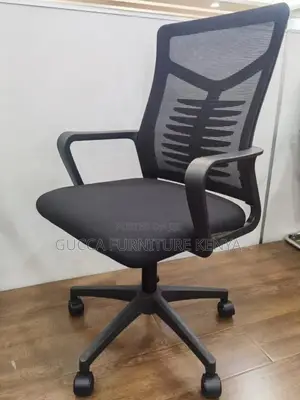 Office Chair:Ergonomic Medium Height Swivel Chair for Office