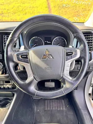 Mitsubishi Outlander 2017 White