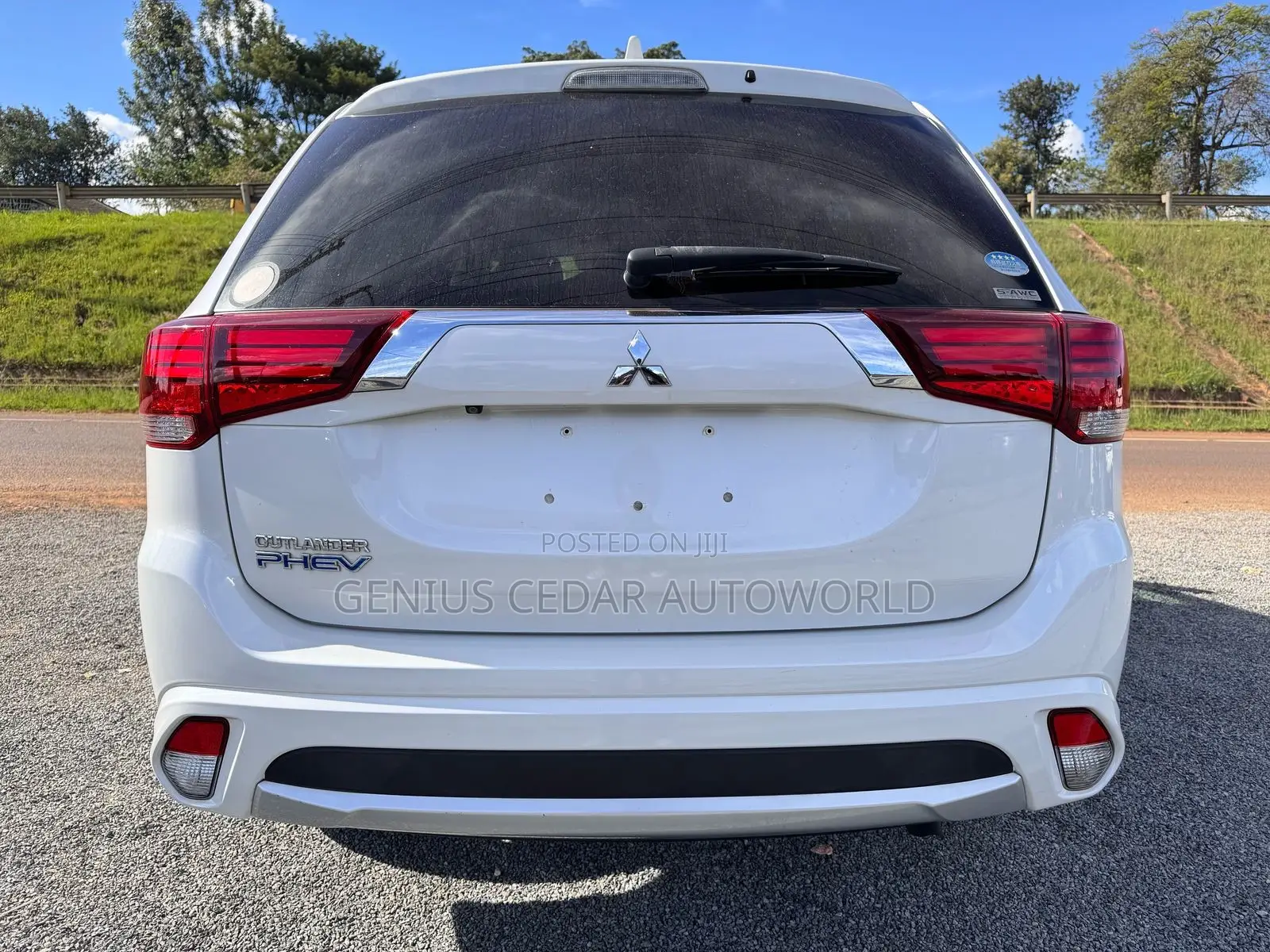 Mitsubishi Outlander 2017 White