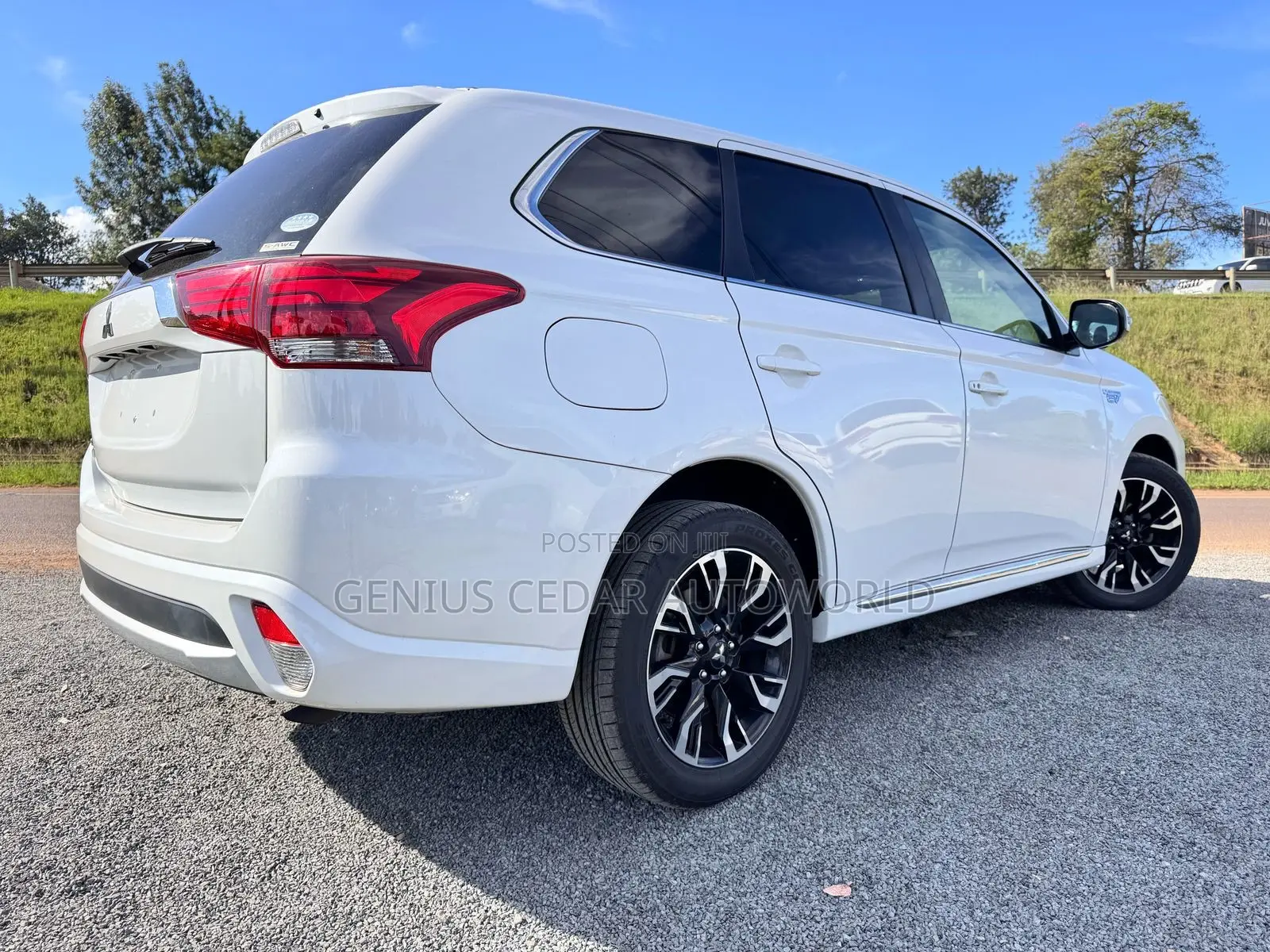 Mitsubishi Outlander 2017 White