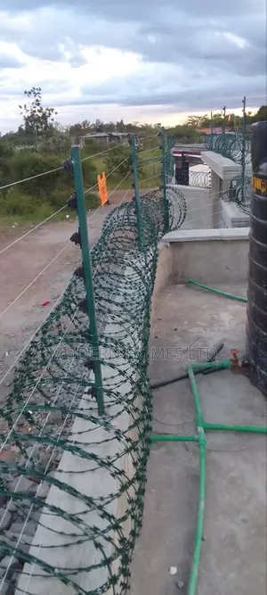 Premium Electric Fencing for Homes Businesses (Safe 24/7)