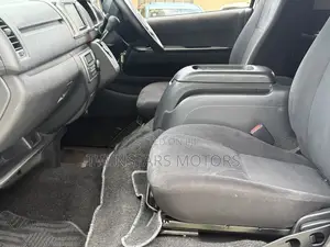 Toyota HiAce 2019 Silver