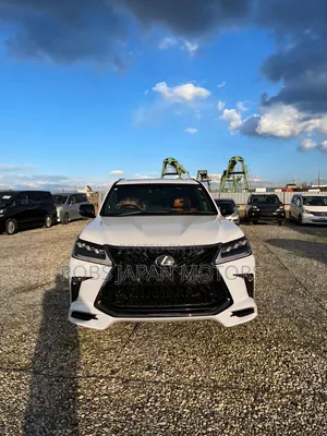 Lexus LX 570 AWD 2019 White
