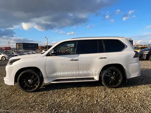 Lexus LX 570 AWD 2019 White