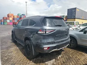 Isuzu MU-X 2023 Gray