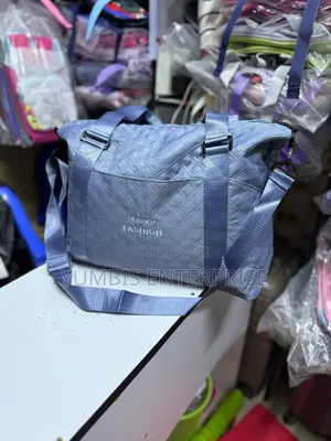 Quality Duffle/(Women's Travelling Bags at 1000