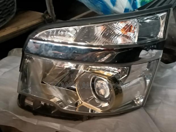 Voxy 2012 Xenon - main view